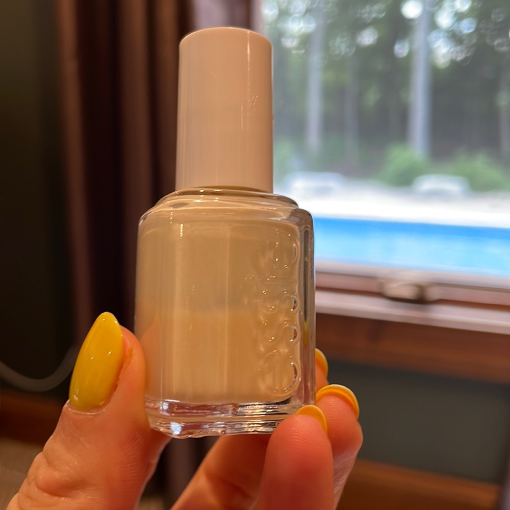 Essie “allure” - Picture 2 of 2